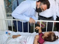 Kızıltepe Kaymakamı Çam ilçe protokolü ile polis ve sağlık personeli ile hastaların bayramını kutladı