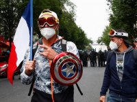 Fransa'nın dört bir yanında Kovid-19 zorunlu aşı karşıtları yine meydanlarda