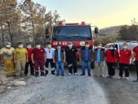 Edirne UMKE personeli, Muğla'da yangından etkilenenlere acil sağlık hizmeti sunuyor