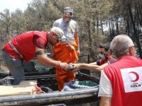 Türk Kızılay'ın yaklaşık 10 bin 500 gönüllüsü yangın mağdurlarına desteğin ön saflarında