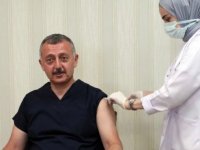 Üçüncü doz Kovid-19 aşısını olan Başkan Büyükakın vatandaşları aşı olmaya davet etti