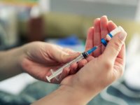 ABD Gıda ve İlaç İdaresi, organ nakli yaptırmış kişilere üçüncü doz Kovid-19 aşısı olmayı tavsiye etti