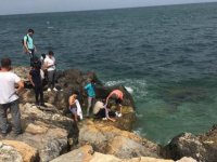 Mersin'de deniz kıyısında fenalaşmış halde bulunan kişi hastanede hayatını kaybetti