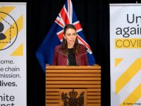 Yeni Zelanda'daki Kovid-19 kısıtlamaları uzatıldı