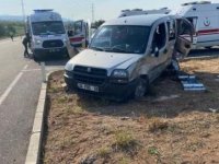 Sivas'ta ambulansla hafif ticari araç çarpıştı: 1 ölü, 6 yaralı
