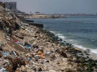 İsrail ablukası nedeniyle atık suların arıtılamadığı Gazze’de deniz kirliliği arttı
