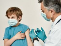 Fransa'da risk grubundaki 5-11 yaş çocuklara Kovid-19 aşısı yapılması tavsiye edildi