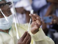 Zambiya'da ele geçirilen "kaçak" Kovid-19 aşıları imha edildi