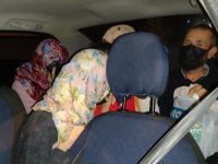 Van'da bir otomobilde 8 düzensiz göçmen yakalandı