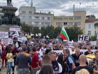 Bulgaristan’da lokanta  sahipleri Kovid-19 önlemlerini protesto etti