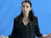 Yeni Zelanda'daki Kovid-19 yasaklarının süresi yeniden uzatıldı