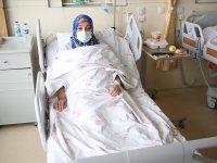 Kovid-19'u ağır geçiren kadın aşı olmamanın pişmanlığını yaşıyor