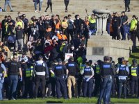 Avustralya Başbakanı Morrison, Anzak Anıtı’nda gösteri yapan Kovid-19 aşı karşıtlarını kınadı