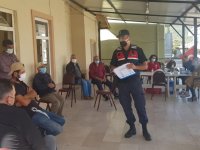 Osmaneli'nde mobil ekiplerin aşı ve bilgilendirme çalışmalarına jandarmadan destek