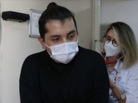 Hastanede Kovid-19 tedavisi gören gençten yaşıtlarına "aşı olun" çağrısı