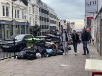 İngiltere'nin Brighton kentinde temizlik işçilerinin grevi nedeniyle çöp yığınları oluştu