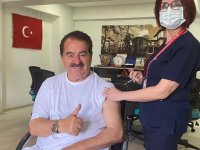 Ünlü şarkıcı İbrahim Tatlıses 4. doz Kovid-19 aşısını İzmir'de oldu