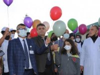 Sağlıkçılar organ bağışı için rengarenk balon ve fenerleri gökyüzüne bıraktı