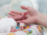 Prematüre bebeklerin hayata tutunma şansını uzman ellere doğması artırıyor
