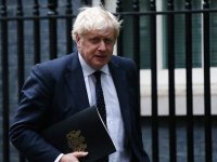 İngiltere Başbakanı: "İlk belirtilere göre omicron varyantı deltadan daha bulaşıcı"