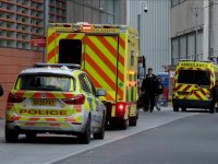 İngiltere'de artan Kovid-19 vakaları sağlık sistemini zorluyor