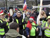 Fransa'da Kovid-19 aşısı zorunluluğu ve sağlık ruhsatı karşıtları eylem yaptı
