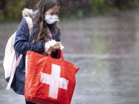 İsviçre'de Kovid-19 salgınının başından beri en yüksek günlük vaka sayısı kaydedildi