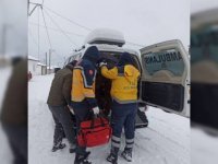 Balıkesir'de yolu kapanan mahalledeki hastalara paletli ambulansla ulaşıldı