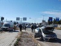 Kütahya'da hasta taşıyan ambulans ile iki araç çarpıştı