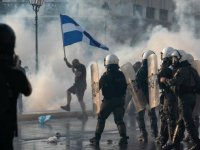 Yunanistan'da sağlık çalışanları aşı zorunluluğunu protesto etti