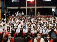 İstanbul Bilgi Üniversitesi'nde sağlık öğrencileri "beyaz önlük" giydi