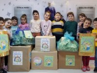Anasınıfı öğrencileri hastanede tedavi gören çocuklara oyuncak bağışında bulundu