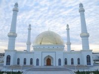 Türkmenistan’da Kovid-19 nedeniyle cemaatle ibadete kapatılan camiler yeniden açıldı