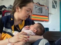 Terk edilmiş bebeğe sütannelik yapan acil tıp teknikeri Büşra Durmaz, duygularını anlattı: