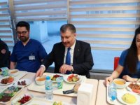 Sağlık Bakanı Fahrettin Koca, Adıyaman'da sağlık çalışanlarıyla iftar yaptı