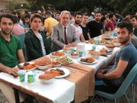 Ege Üniversitesi ve Türk Kızılaydan öğrencilere iftar