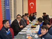 Erzurum Valisi Okay Memiş, sağlık çalışanları ve öğretmenlerle iftar yaptı