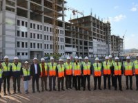 AK Parti'li milletvekilleri Aydın'daki şehir hastanesi inşaatını gezdi