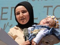 Turgutlu'da SMA hastası kızı için mücadele veren anne "yılın annesi" seçildi