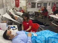 Cizre Kaymakamı Tunç'tan Kızılay'a kan bağışı desteği