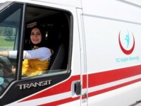 Kayseri'de ambulans personeli 16 kadına ileri sürüş teknikleri eğitimi verildi