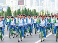 Türkmenistan'da bisiklet turu düzenlendi