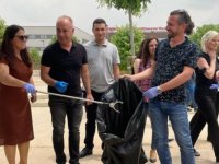 Adana'da hastane bahçesinde temizlik yapıldı