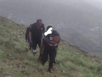 Afyonkarahisar'da düşerek yaralanan çobanı uzman çavuş, sırtında ambulansa ulaştırdı