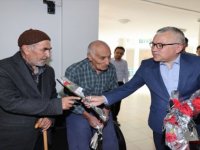 Sivas Valisi Şimşek'ten huzurevi sakinlerine "Babalar Günü" ziyareti