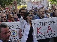 Yunanistan'da sağlık çalışanları grev yaptı