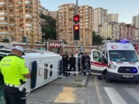 Ankara'da otomobil ile ambulansın çarpışması sonucu 3 kişi hafif yaralandı