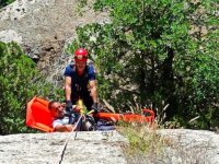 Kahramanmaraş'ta kayalıklardan düşen kişi kurtarıldı