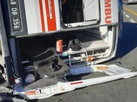 Elazığ'da otomobille çarpışan ambulanstaki 3 kişi yaralandı