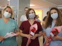 Kocaeli'de sağlık çalışanlarına çiçekli teşekkür